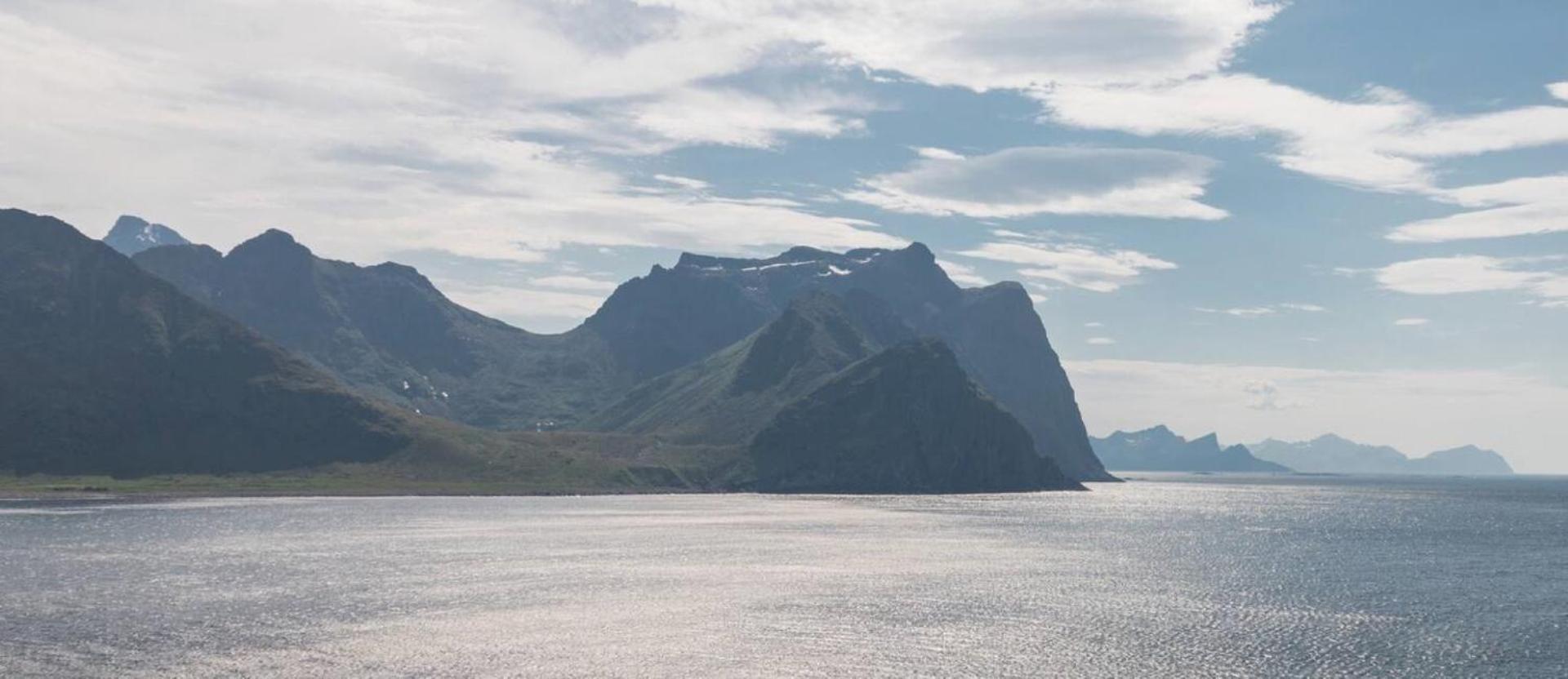 Charming House In Fjord Lofoten